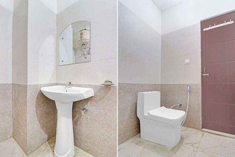 Bathroom, Chaudhary Guest House, Dehradun