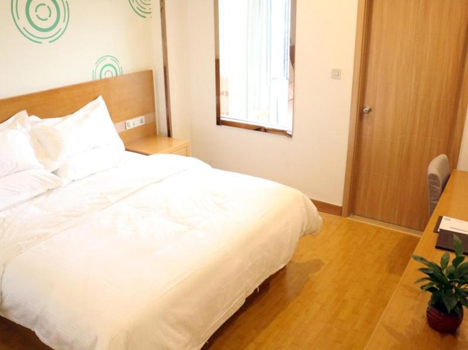 Bedroom 2, GreenTree Inn Linyi Mengshan North Road Express Hotel, Linyi