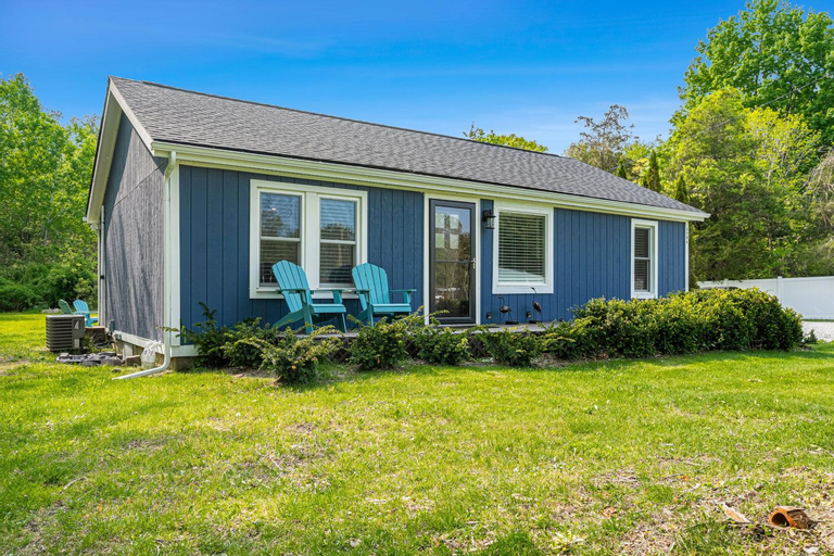 The Blue Star Cottage, Allegan