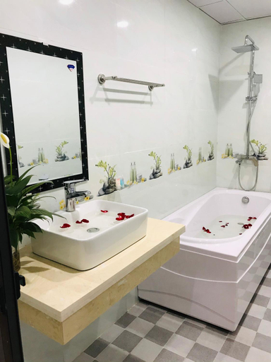 Bathroom 4, Hang Mua Lucky House, Hoa Lư