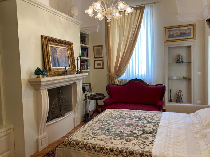 Others 2, B&B Ai Due Santi, Lecce