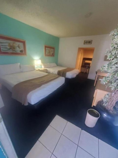 Bedroom 4, DESERT HILLS MOTEL, Clark