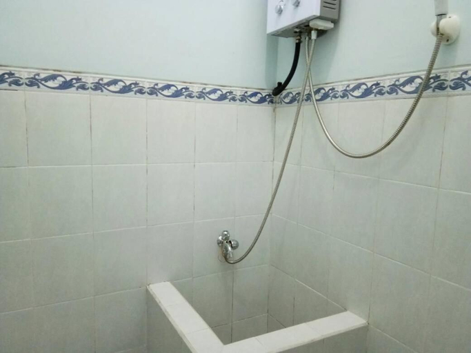 Bathroom 5, Villa Batu Safir (4 Bedroom), Malang