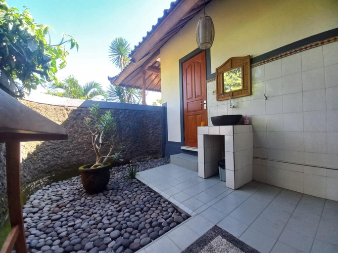 Bathroom 2, Frangipani Inn & Restaurant, Karangasem
