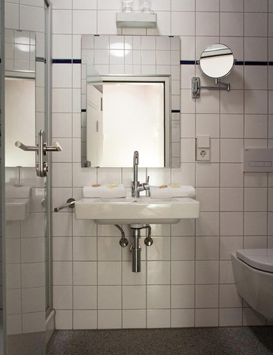 Bathroom 2, Hotel Krone Zentrum, Ludwigsburg