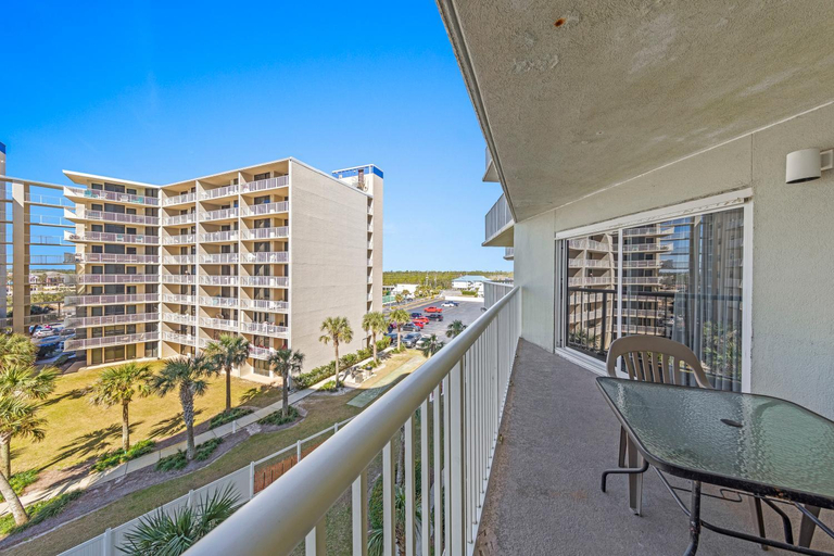 Others 2, Tradewinds Unit 406, Baldwin