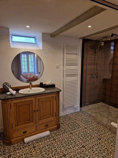 Bathroom 11