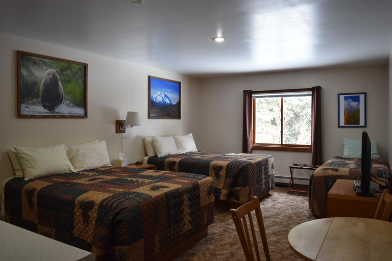 Others 4, Backwoods Lodge, Denali