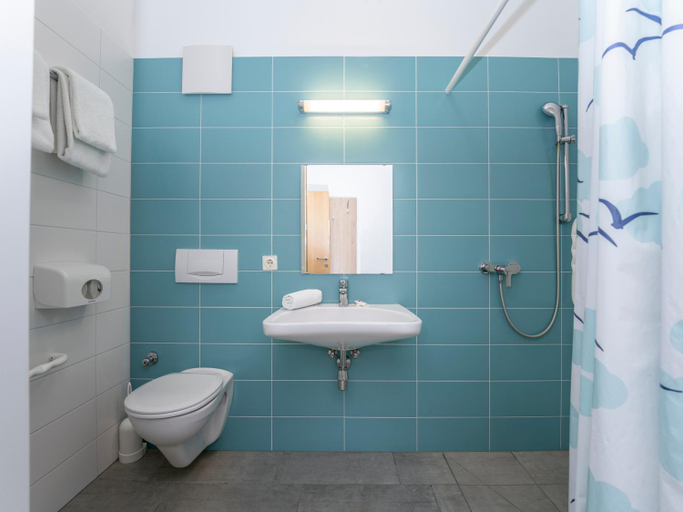Bathroom 5, Kolpinghaus Salzburg, Salzburg