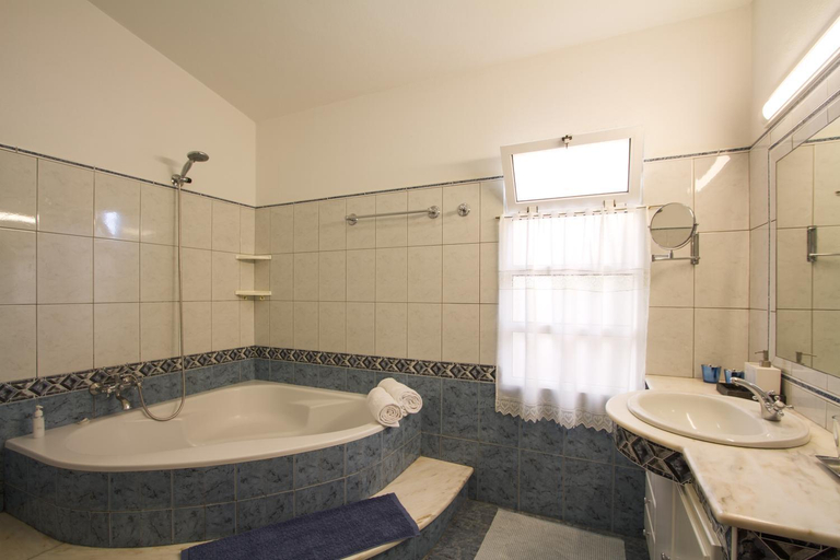 Bathroom 2, Sunset Sea Breeze, Ponta do Sol