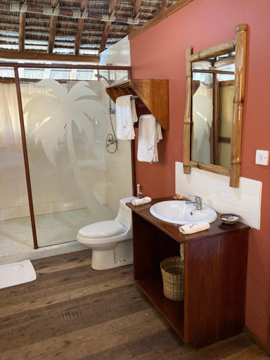 Bathroom 4, Barry's Beach Resort, Pangani