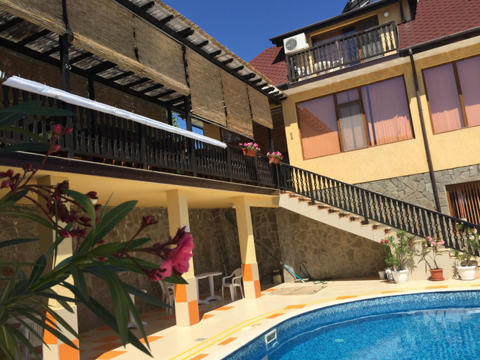 Others 3, Complex Terazini, Byala