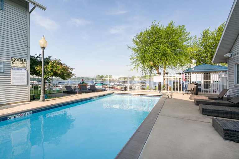 Sport & Beauty, The Blue Heron Inn, LaPorte