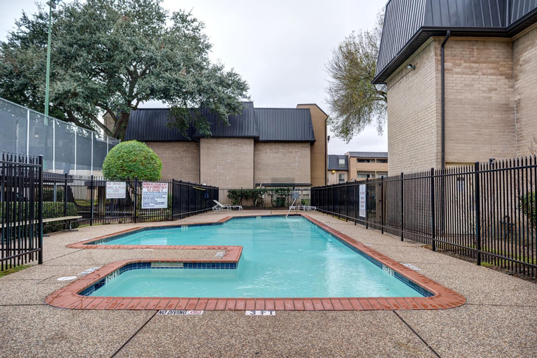 Spacious 3BR, 2BA Condo near Medcenter & NRG, Harris