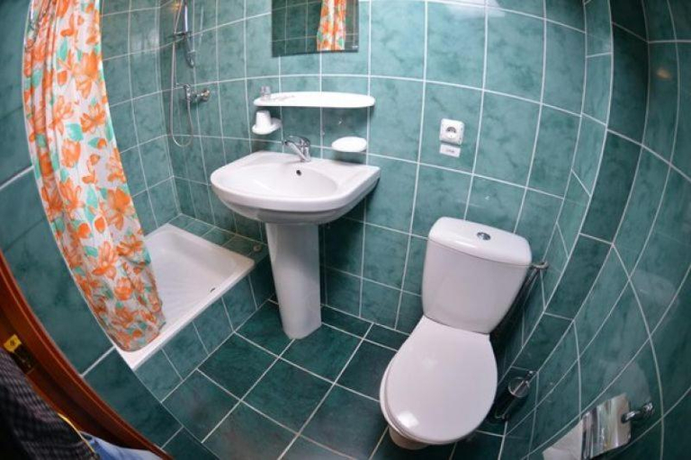 Bathroom 2, Forsage, Rivnens'ka