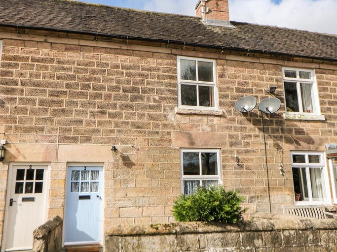 Exterior & Views 1, 3 Castle Orchard, Derbyshire