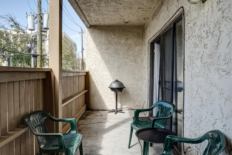 Exterior & Views 5, Spacious 3BR, 2BA Condo near Medcenter & NRG, Harris