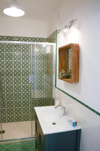Bathroom 2, Pezz Pezz, Salerno