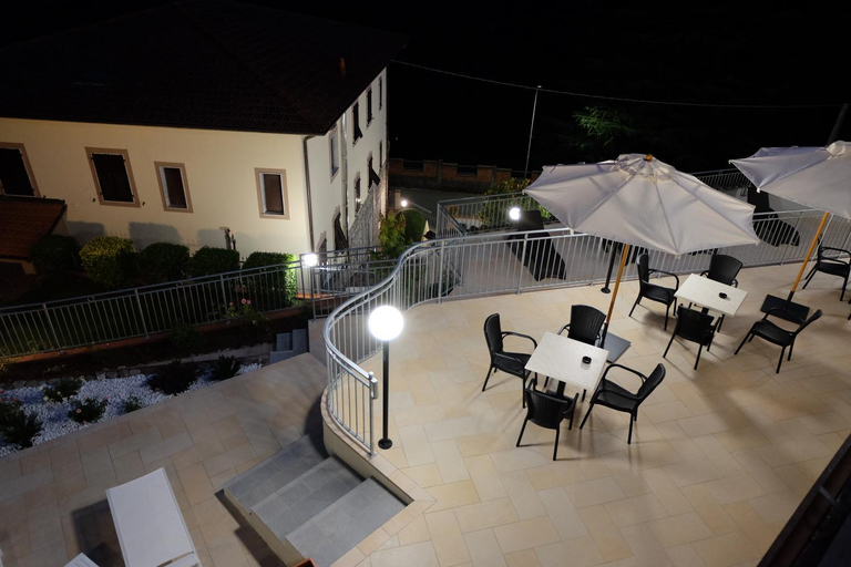 Others 2, Albergo Elisa, Massa Carrara