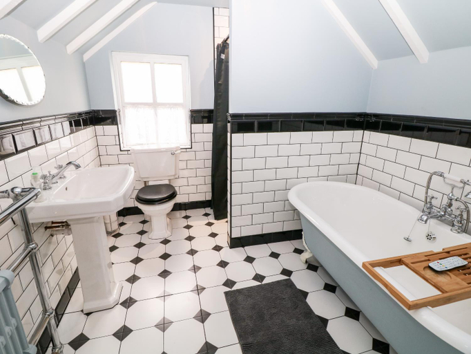 Bathroom 3, 3 Castle Orchard, Derbyshire