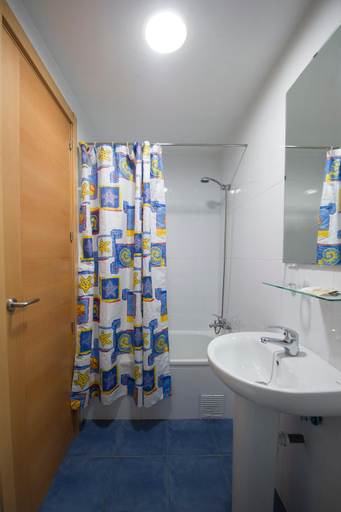 Bathroom 5, Hostal La Campana, Cádiz