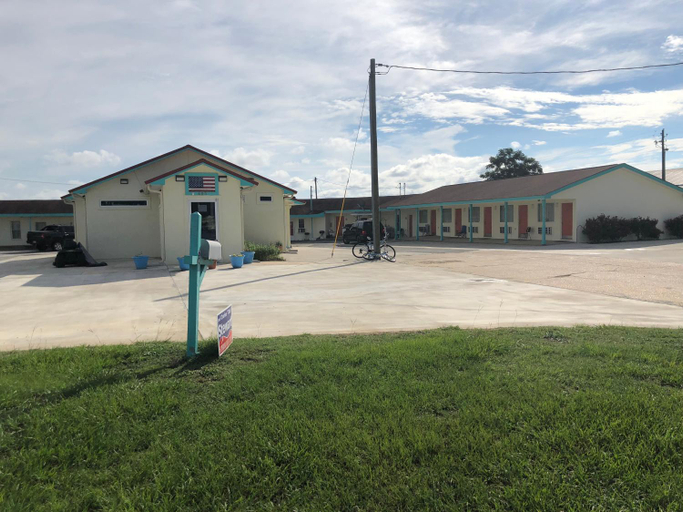 Others 2, Budget Inn, Seminole