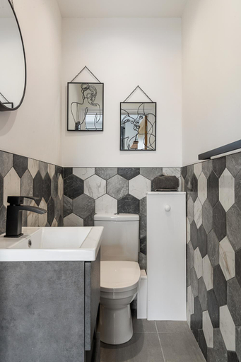 Bathroom 3, Hawthorn Cottage, Pembrokeshire