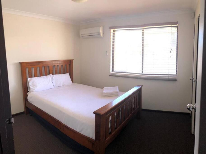 Bedroom 1, Piccadilly Accommodation, Kalgoorlie/Boulder