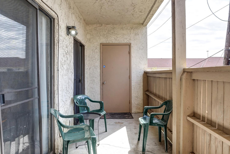 Exterior & Views 4, Spacious 3BR, 2BA Condo near Medcenter & NRG, Harris
