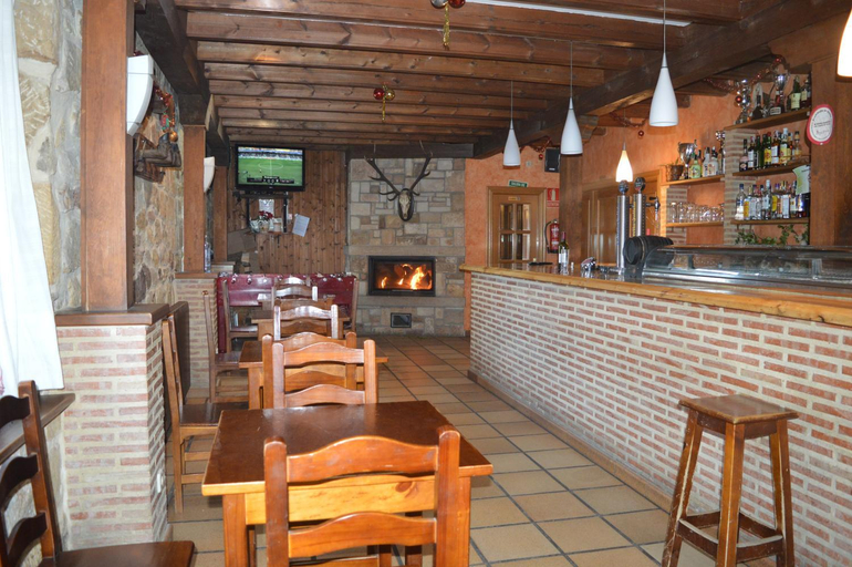 Others 5, Hostal Revinuesa, Soria