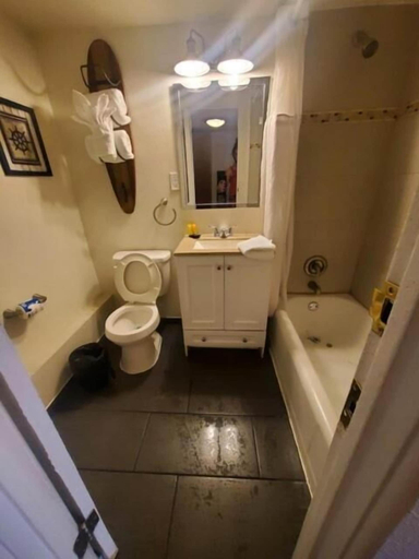 Bathroom 5, DESERT HILLS MOTEL, Clark