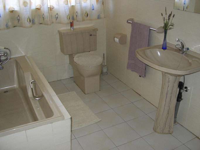 Others 2, Mall Guesthouse, Sedibeng