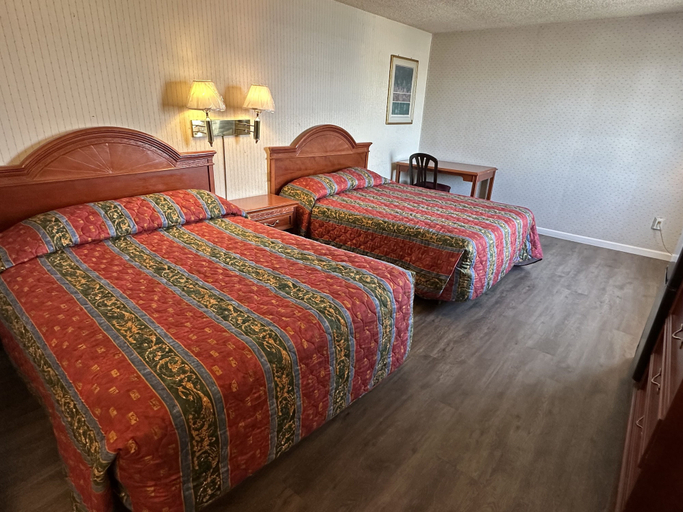 Bedroom 5, Garden Grove Inn, Orange