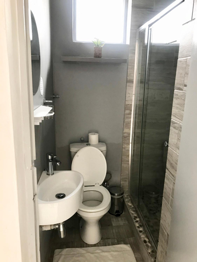 Bathroom 2, MOY Guesthouse & Backpackers, City of Cape Town