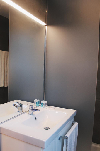 Bathroom 3, Lost Apartments, Porto