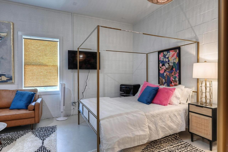 Bedroom 2, Rm 10 Oleander Walk to Cruise Port & Strand, Galveston