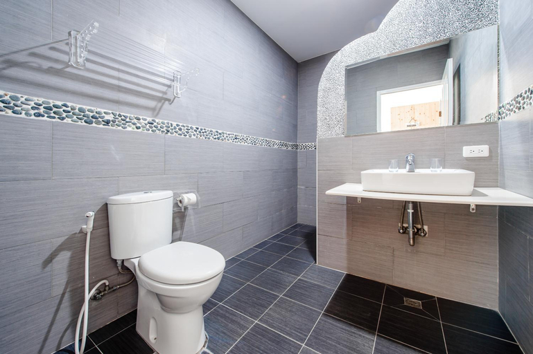 Bathroom 4, White Lighthouse, Pingtung