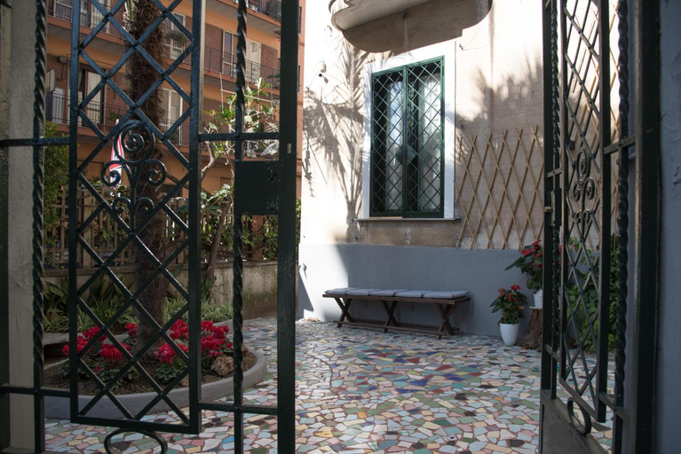 Others 5, Villino Teresa, Salerno