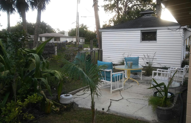 Others 5, 1 Beige Cozy Bungalow or 1 White Cozy Efficiency Cottage in Titusville, Brevard