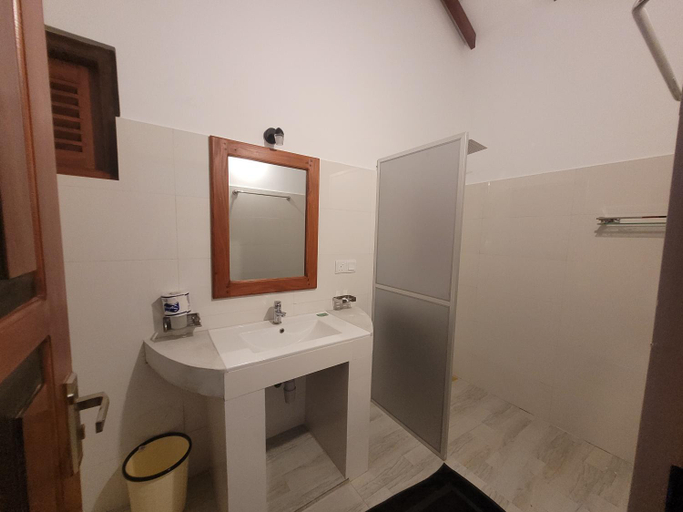 Bathroom 4, Janus Paradise Rest, Bentota