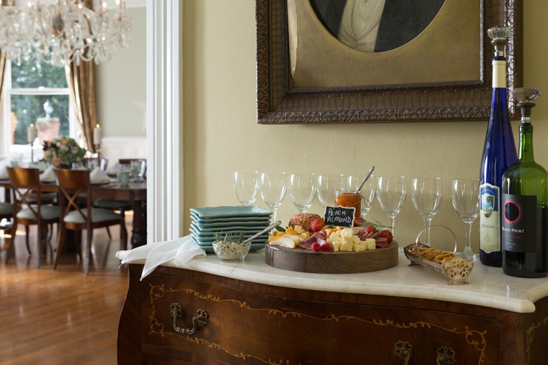 Food & Drinks 3, The Twelve Oaks Bed & Breakfast, Newton