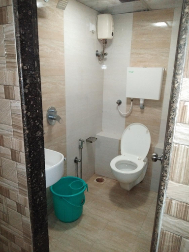 Bathroom 3, Hotel Golden Palace Guest House & Dormitory, Mumbai Suburban