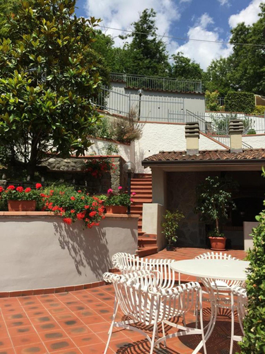 Others 5, Albergo Elisa, Massa Carrara