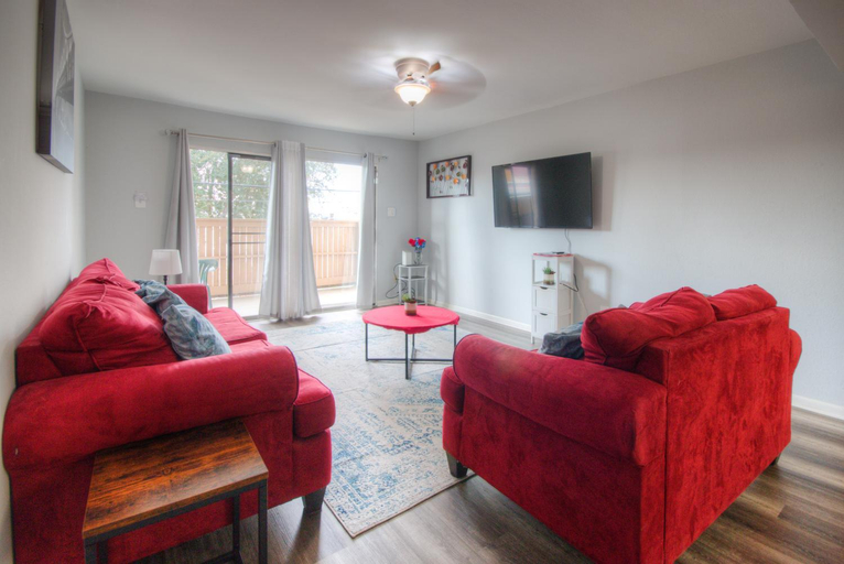 Bedroom 2, Spacious 3BR, 2BA Condo near Medcenter & NRG, Harris