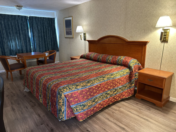Bedroom 3, Garden Grove Inn, Orange