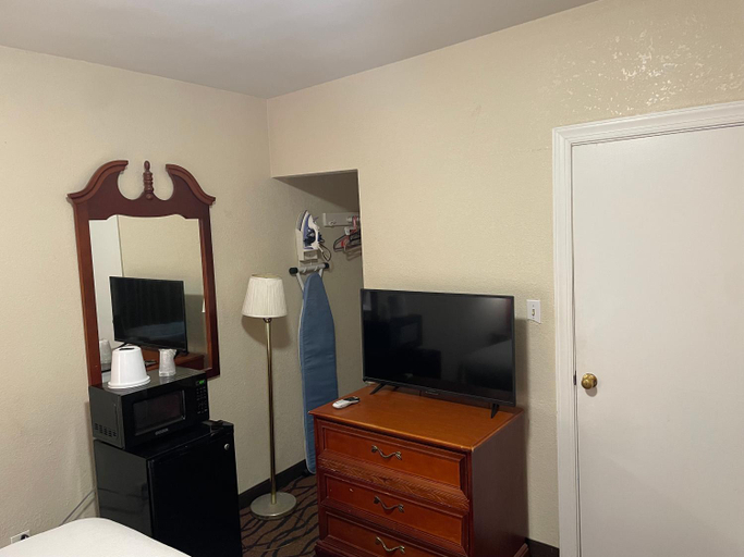 Others 4, Express Inn, Baltimore