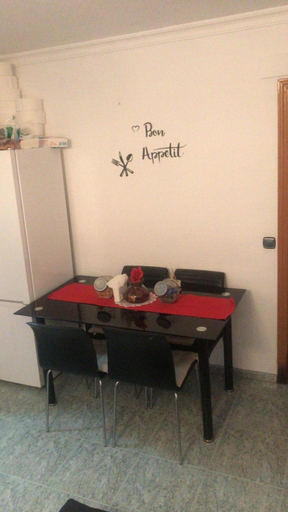 Facilities, habitacion pequena en piso compartido con 2 adultos, Valencia