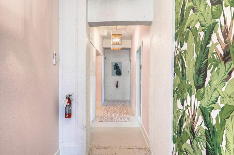 Others 4, Room 5 Oleander Hotel Downtown Galveston Hotel Near Cruise Terminal & Beach, Galveston