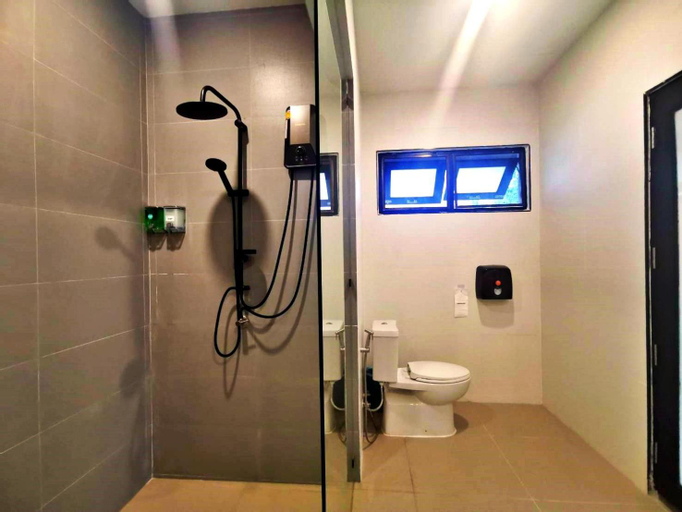 Bathroom 15