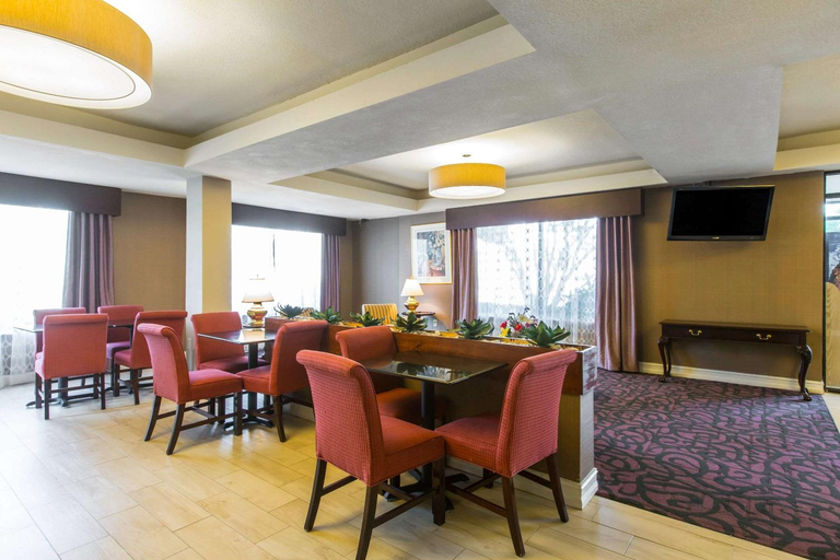 Food & Drinks, Royal Palms Inn, Clayton